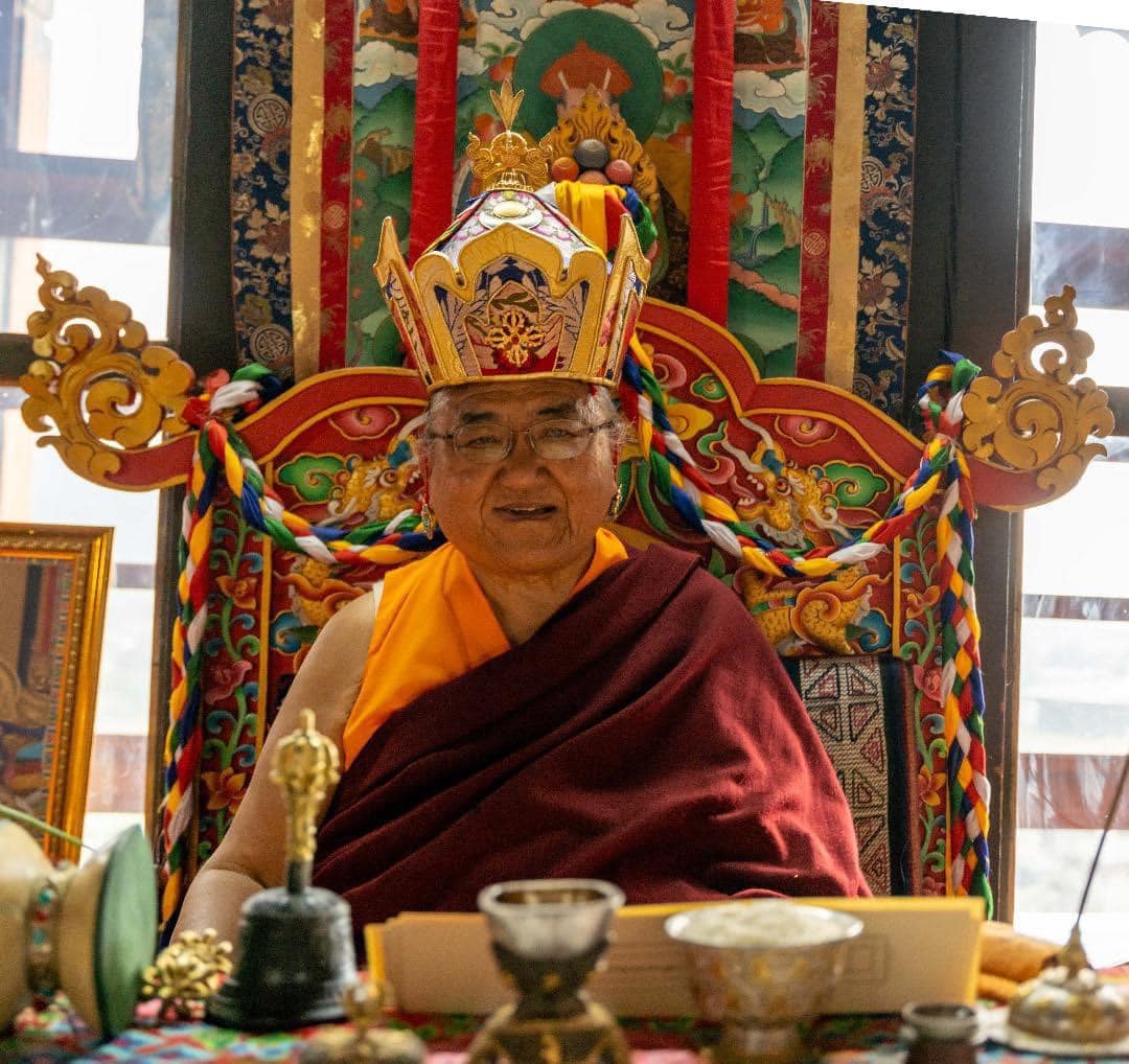 Distinguished formal portrait of His Holiness