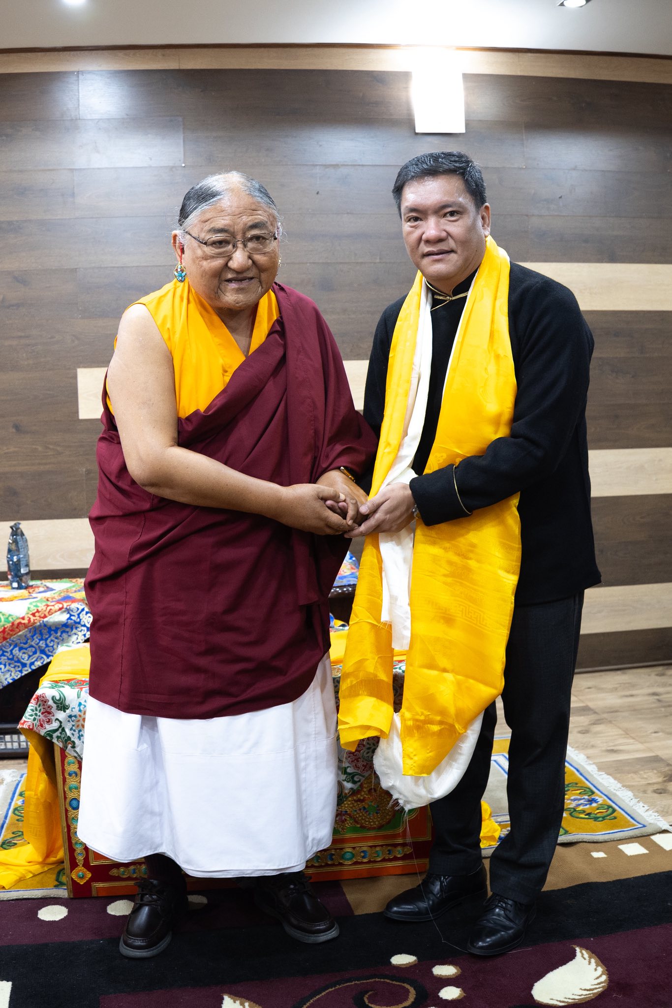 His Holiness in warm fellowship with a dignitary